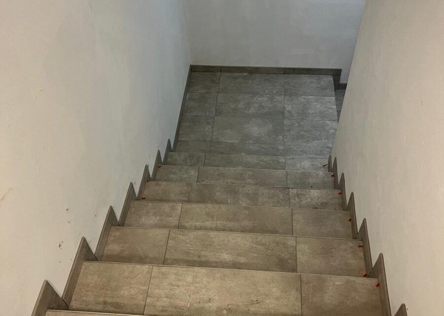 Carrelage marche escalier à Hyères - Escalier