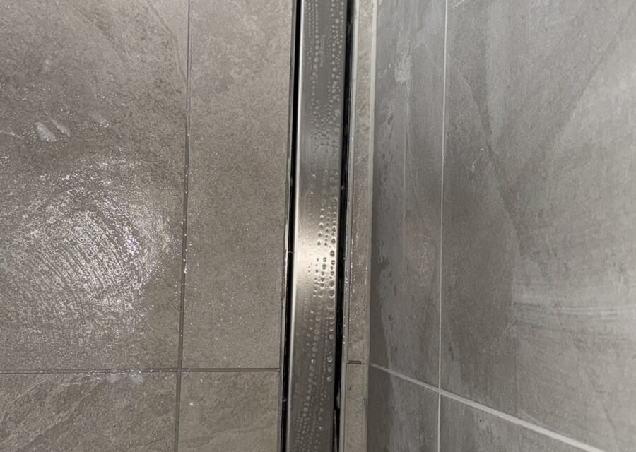 Carrelage salle de bain et receveur à Hyères - Salle de bain & faïence