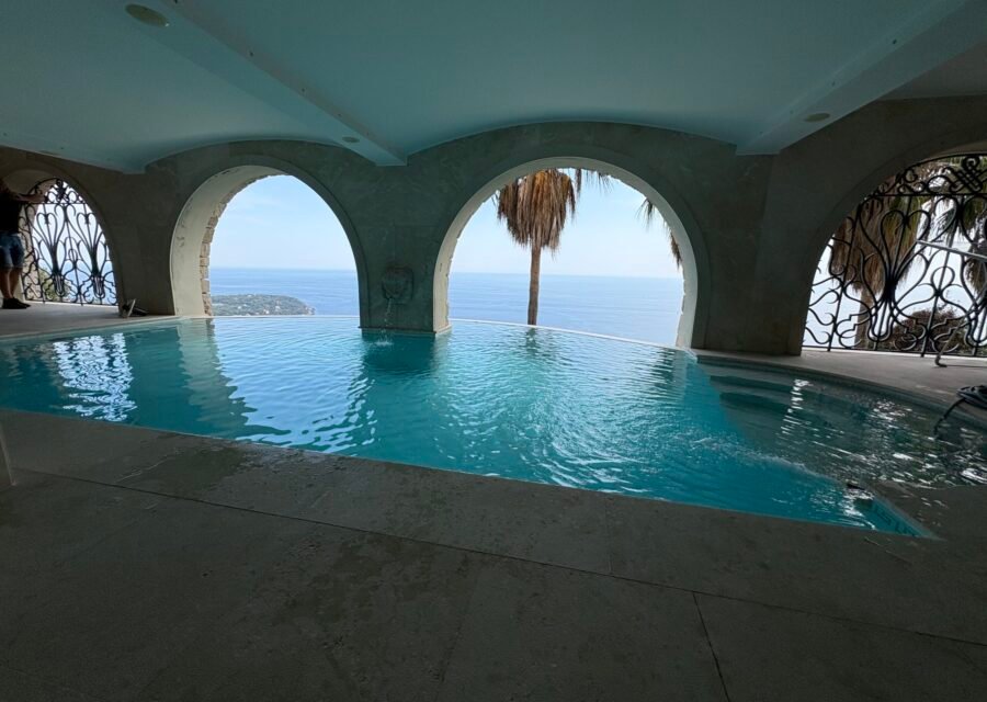 Piscine renovation mosaique et joint epoxy à Hyères
